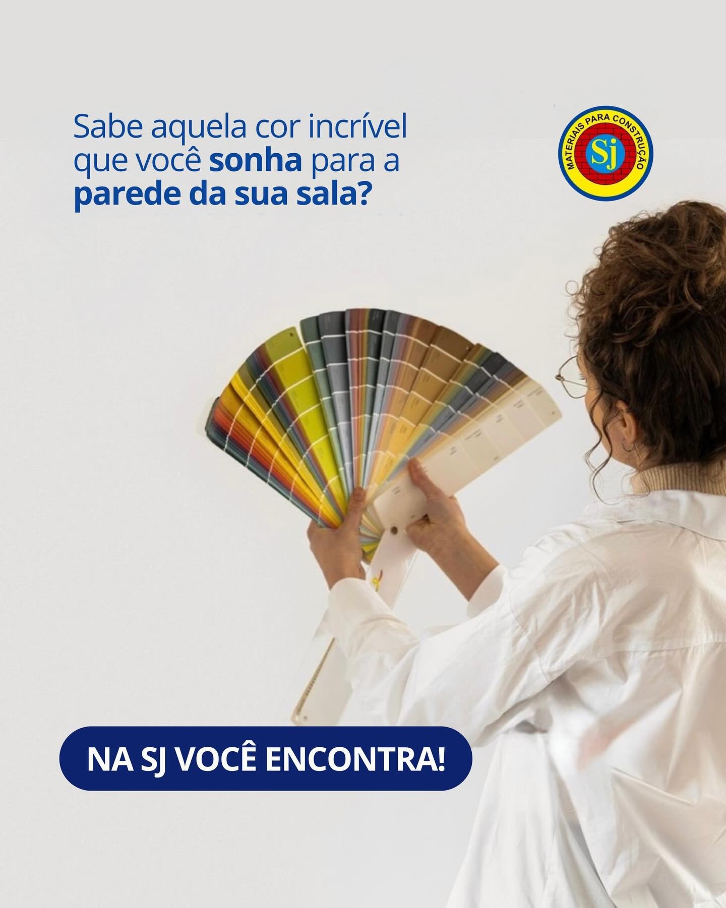 Pessoa escolhendo cores de tinta